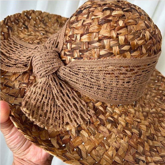 Liz Claiborne Tan and brown straw hat with a boho touch - Picture 6 of 8